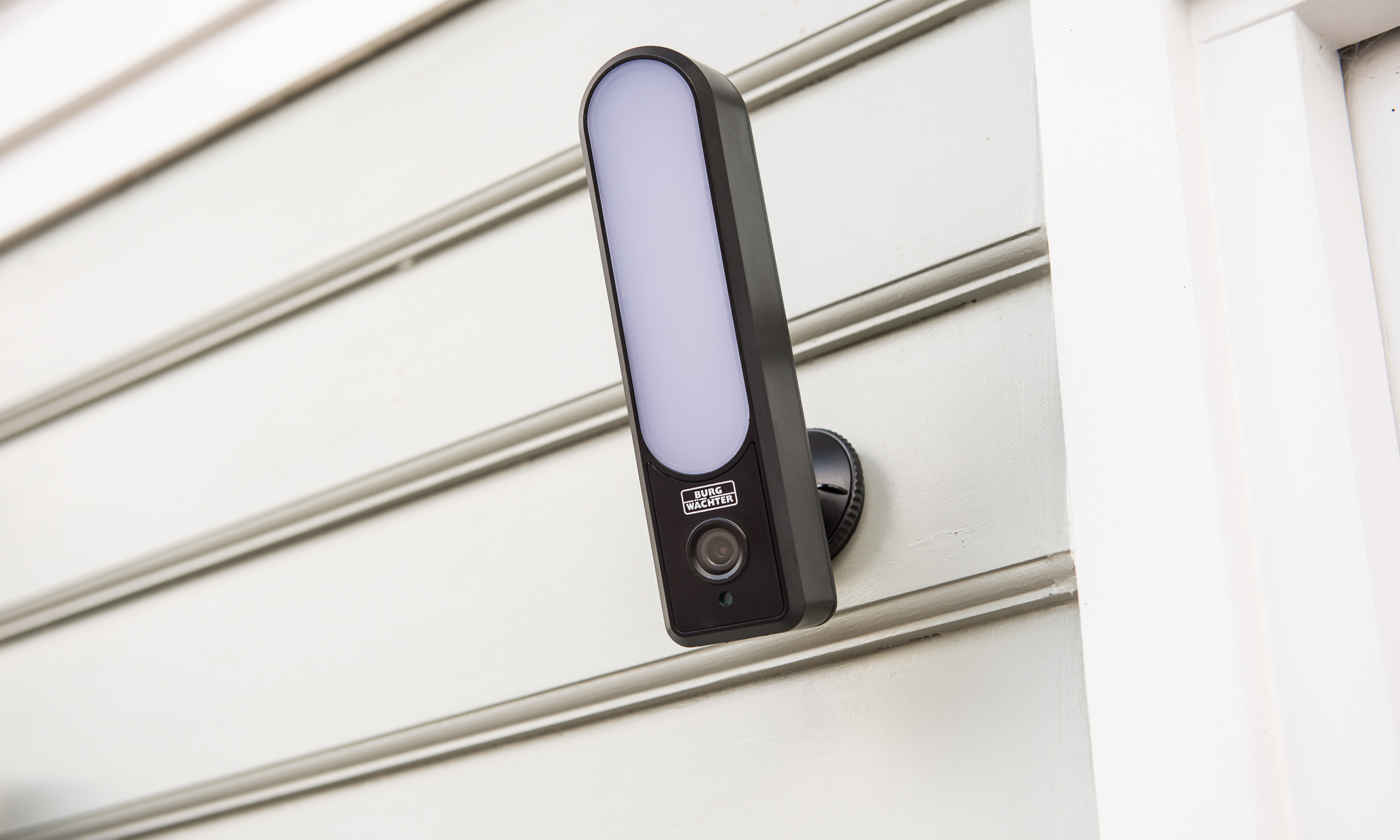 Burg-wächter’s BURGcam light 3010 provides all-round security for homes